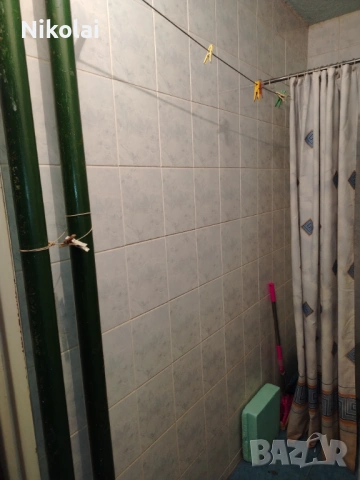 Продавам тристаен не преходен апартамент. 