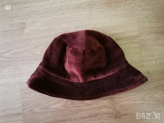 Кафява шапка от плюш с периферия, снимка 1 - Шапки - 34913448