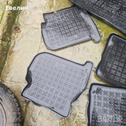 гумени стелки VW Touran 2006г, снимка 6 - Аксесоари и консумативи - 52682615