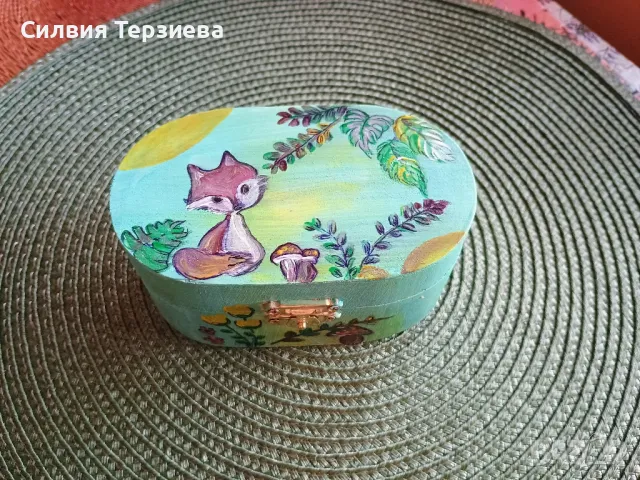 Ръчно изработена дървена кутия Кума Лиса , снимка 1
