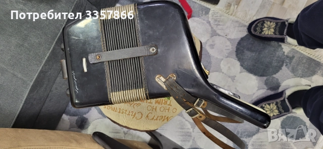 Акордеон WELTMEISTER 40 баса с куфар, снимка 2 - Акордеони - 52818936