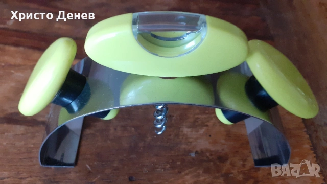 комплект тирбушон , отварачка и запушалки дизайнерски, стомана и светло зелени пластмасови части, снимка 2 - Аксесоари за кухня - 53020594