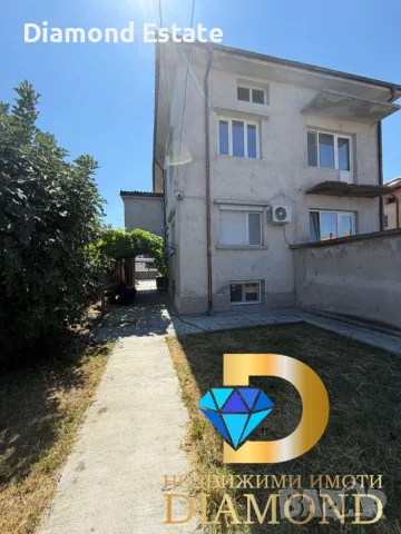 Триетажна къща в град Харманли, снимка 3 - Къщи - 55923822