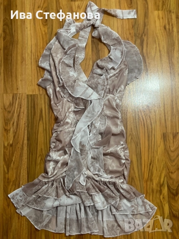 елегантна бежова рокля волни къдри вълнообразни акценти Bless by Zlatka Raykova Златка Райкова dress, снимка 4 - Рокли - 45701387