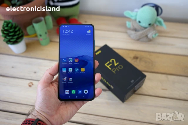 Отлично запазен смарт GSM Xiaomi POCO F2 Pro, 6GB/128GB памет, 4700mAh нова батерия, пълен комплект, снимка 2 - Xiaomi - 51016437