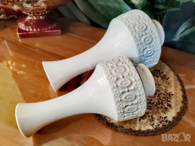 Порцелнови вази с красив и дълбок релеф KPM-Bavaria, снимка 2 - Вази - 48827942