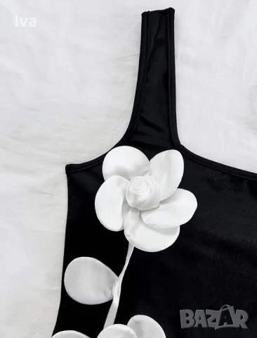 Черна рокля с 3D цветя S и М размер– елегантност и романтика в едно, снимка 3 - Рокли - 51372796