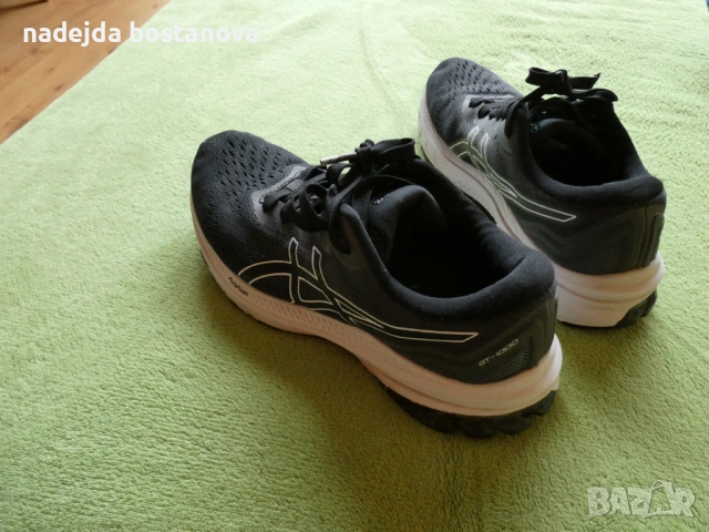 продавам дамски маратонки ascics gt1000 flyfoam,номер 36 в черно и бяло