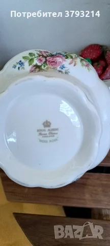 Royal Albert Moss Rose Чайник и сосиера, снимка 2 - Антикварни и старинни предмети - 56367656