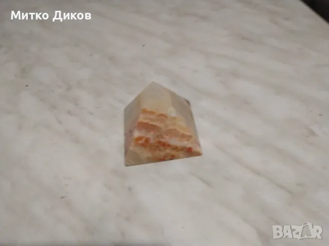 Мраморна оникс пирамида нова 56х56х56мм, снимка 2 - Декорация за дома - 48429047
