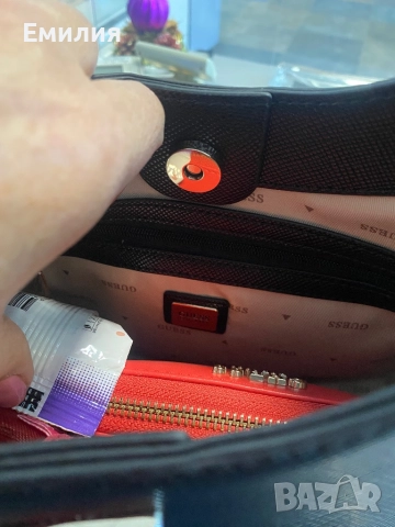 Чанта ,,Guess,,, снимка 4 - Чанти - 52689399