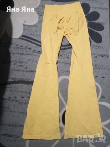 Жълти панталони/тип клин