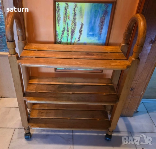 дървена етажерка за обувки на колелца