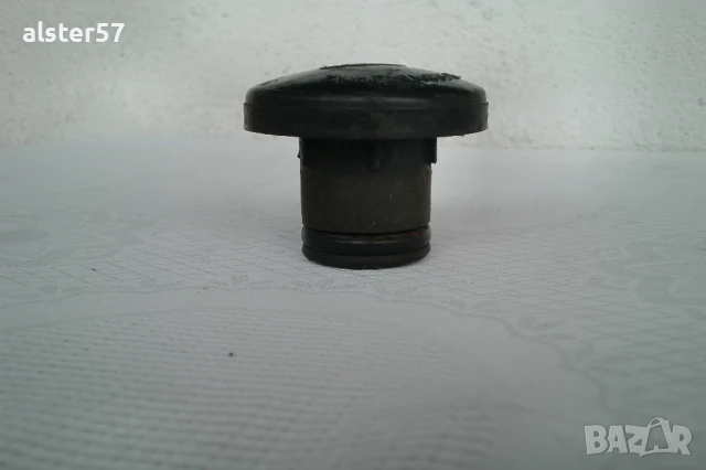 Капачка за масло от Ford Sierra  71HF-6K614-BC., снимка 4 - Части - 50495849