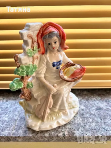 Порцеланова статуетка дама с цигулка  