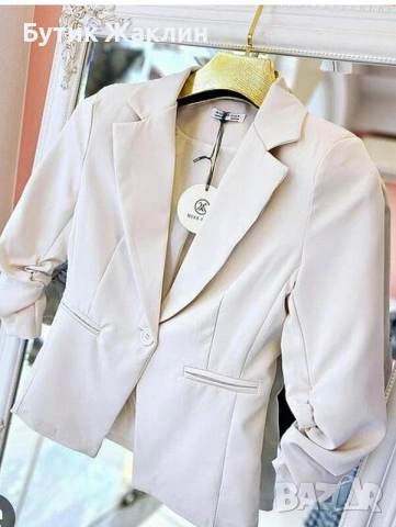 Дамско късо сако с набран ръкав 