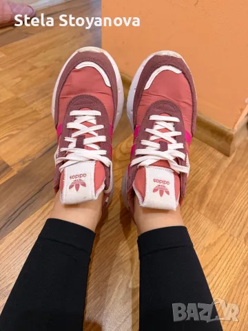 Дамски маратонки Adidas, снимка 2 - Маратонки - 56416544