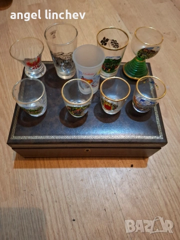 сервиз за ценители на ракия и допълнителни чашки 
