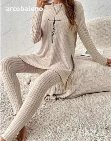 Моден дамски комплект от две части с дълъг ръкав с щампа на букви