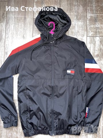 Оригинално ново яке с качулка ветровка горница Tommy Hilfiger , снимка 4 - Спортни дрехи, екипи - 39048097