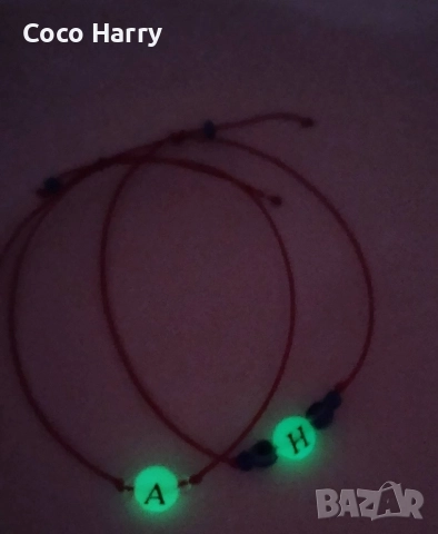 Гривна със светеща буква,червен конец,ръчно изработена, снимка 2 - Гривни - 52875633