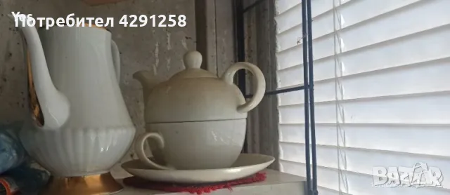 порцеланова кана и чайник с чаша