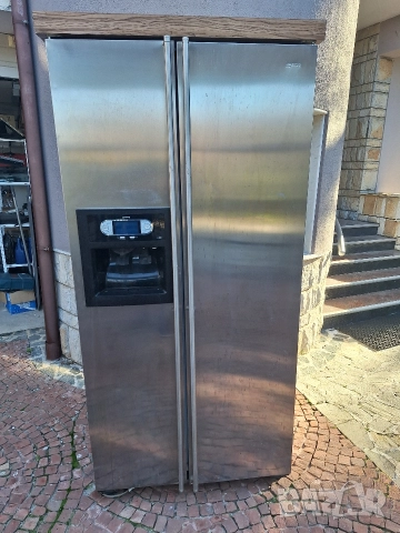 Продавам хладилник с фризер SMEG