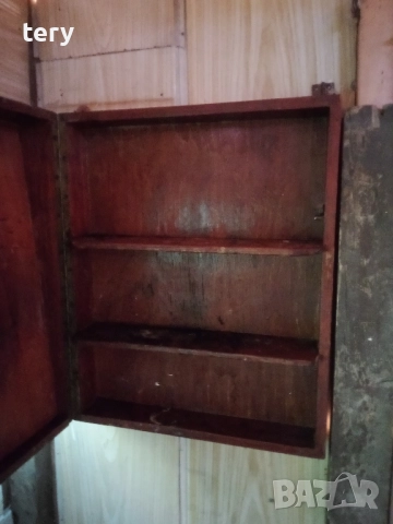 Продавам старинен шкаф Варна 