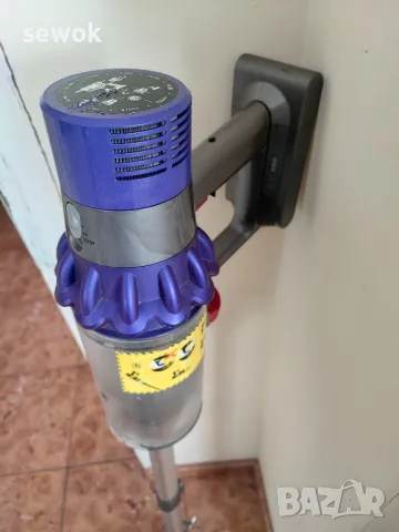 Dyson V10 absolute - 300лв. цена на батерии, снимка 4 - Прахосмукачки - 47640116