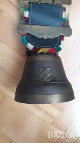 Голяма бронзова швейцарска камбана, снимка 2 - Антикварни и старинни предмети - 47740226