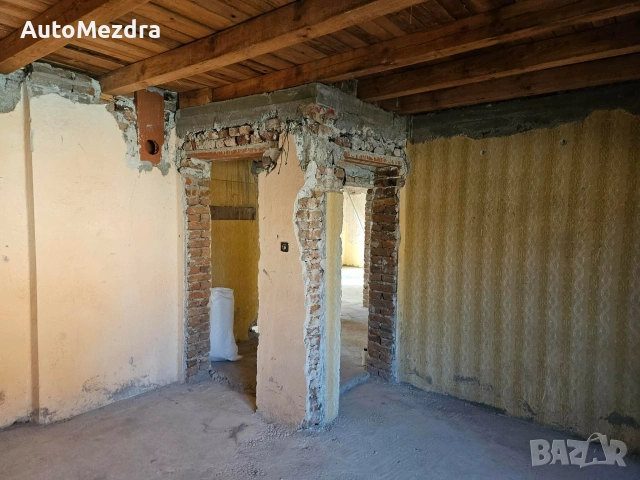 продава се къща в центъра на Мездра, снимка 11 - Къщи - 53373666