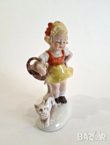 Порцеланова фигурка на момиче и котка - Lippelsdorf, GDR, снимка 2 - Статуетки - 53952225