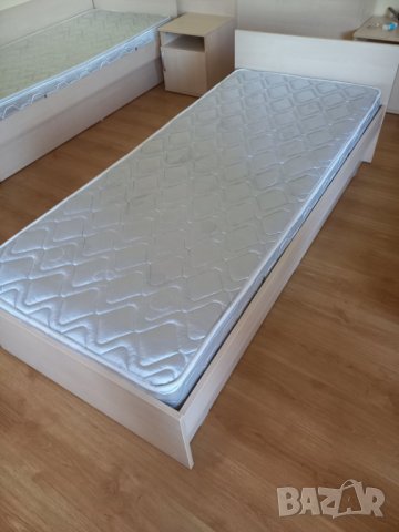 Единичо легло с матрак - малко ползвано отлично състояние!, снимка 2 - Спални и легла - 42728535