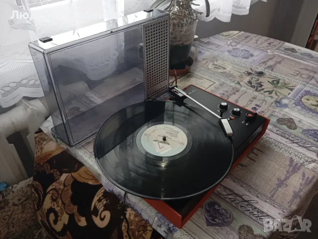 Грамофон Unitra WG 401 с вграден усилвател и говорител в капака , снимка 3 - Грамофони - 50321078