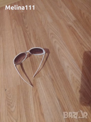 Продава очила бели слънчеви