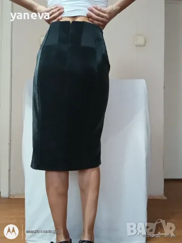 Елегантна черна пола от еко кожа GUESS с висока талия и цепка , снимка 6 - Поли - 55981810