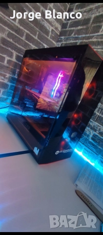 Компютър с всички аксесоари 