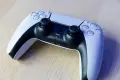 Продавам бял контролер за PS5 DualSense, в състояние като нов., снимка 2