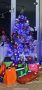 изкуствена новогодишна елха с украса и гирлянд