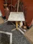 Стара телефонна масичка,месингови орнаменти с мраморна плоча от шестдесетте години., снимка 1