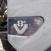 Комплект декорация за калник с надпис V8 за Скания Scania R 2004-2016г, снимка 2 - Аксесоари и консумативи - 35613953