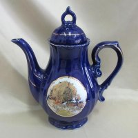 Порцеланов Чайник маркиран с позлата, снимка 1 - Антикварни и старинни предмети - 42267653