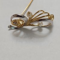 Златна брошка с естествени перли, снимка 2 - Колиета, медальони, синджири - 44363963