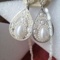 🆕 НОВИ Бели перлени обеци с винтчета, снимка 1 - Обеци - 39952511