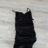 Черна рокля в размер XS, снимка 4 - Рокли - 44518637