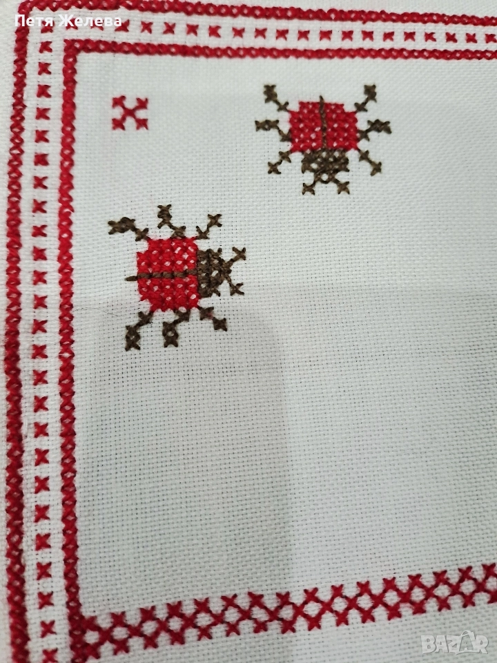 Бродирано каре,, Калинки" -71/72см, снимка 1