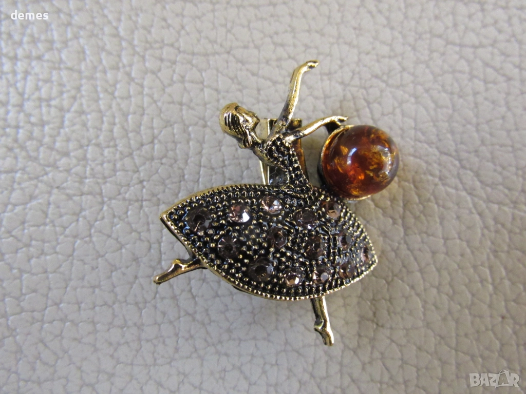 Брошка-балерина от първокласен балтийски кехлибар, снимка 1