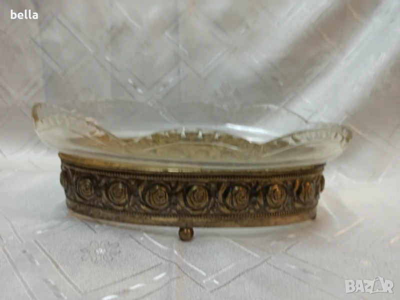 Стара посребрена жардениера с красиви цветя , снимка 1