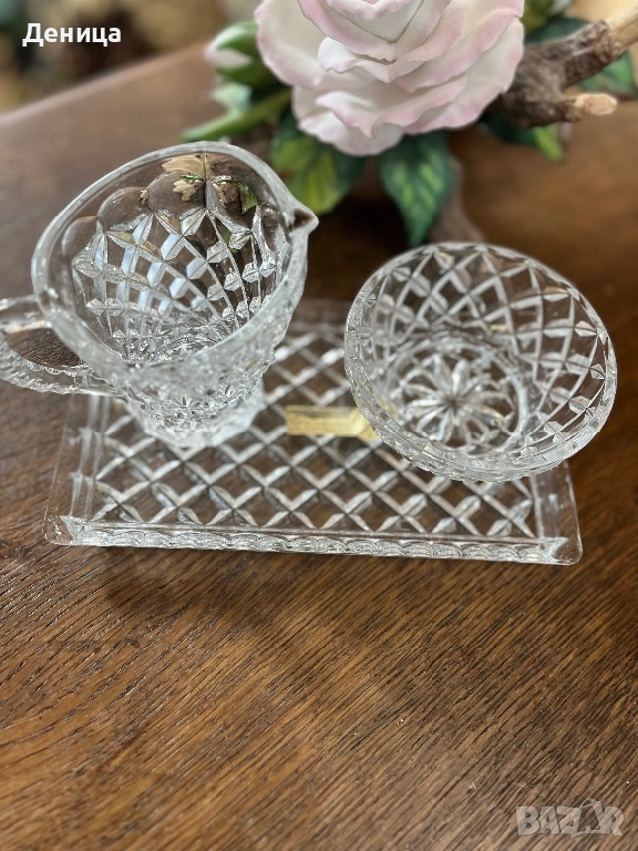 Бохемски  кристален сервиз .  Включва кана за сметана/ мляко, захарница и поднос. Отличителен диаман, снимка 1
