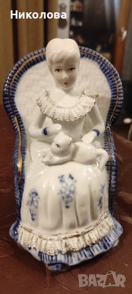 Порцеланова фигура жена с котка , снимка 1